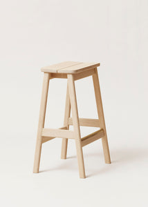 Barová stolička Angle by Herman Studio 65cm dubová bělená