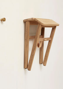 Skládací stolička Angle by Herman Studio dubová bělená 