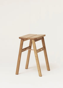 Skládací stolička Angle by Herman Studio dubová bělená 