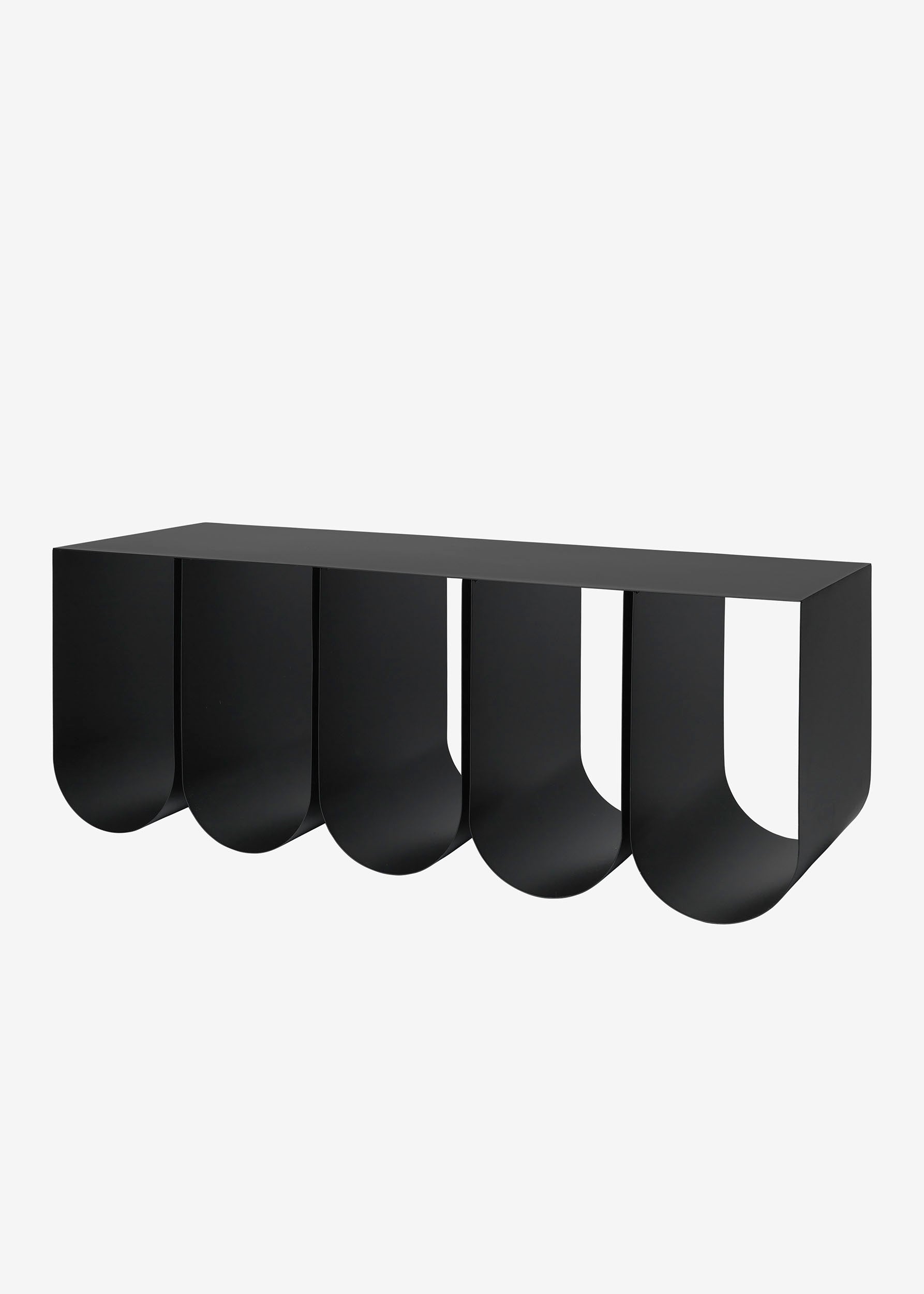 Lavice Curved Bench by Kristina Dam černá